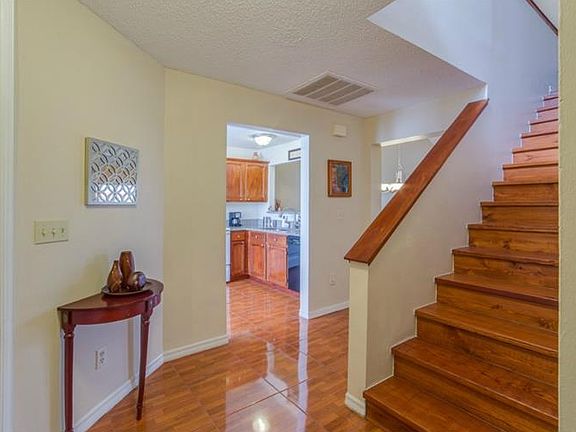 4th image of 2522 Albion Ave
