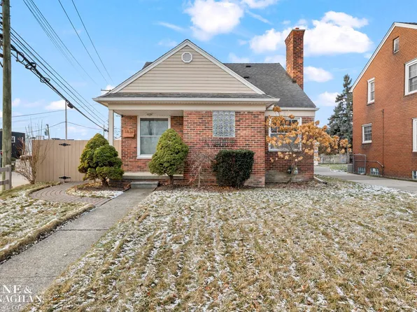 1837 Country Club Dr, Grosse Pointe Woods, MI 48236