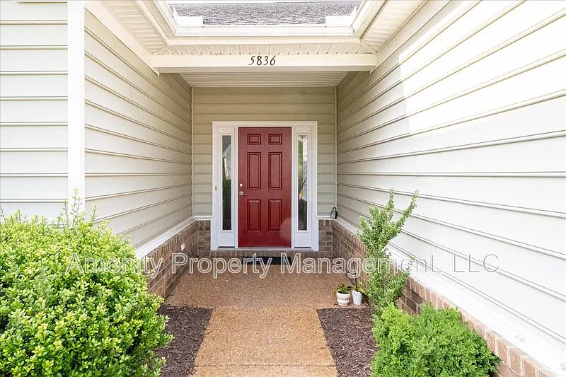 4 bed, 2.0 bath, 2349 sqft, $3,000 — Photo 4