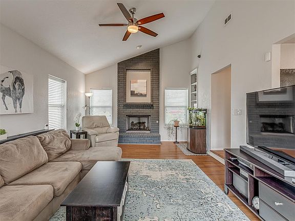 4th image of 500 23rd Ave NE