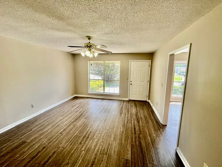 4547 Cornerstone Dr — Photo 4