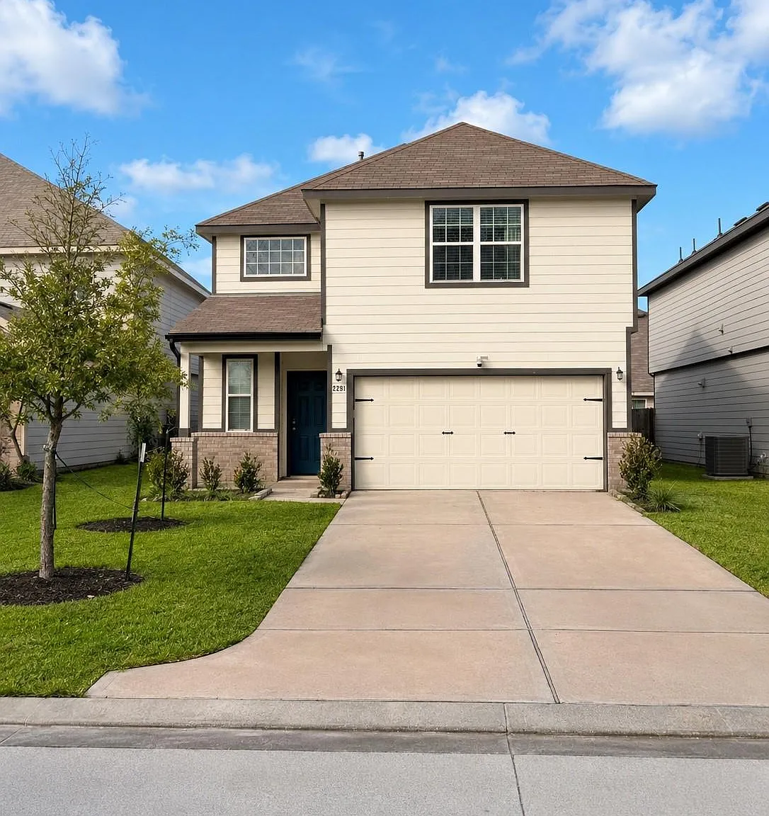 4 bed, 2.5 bath, 2327 sqft, $2,190 — Photo 1