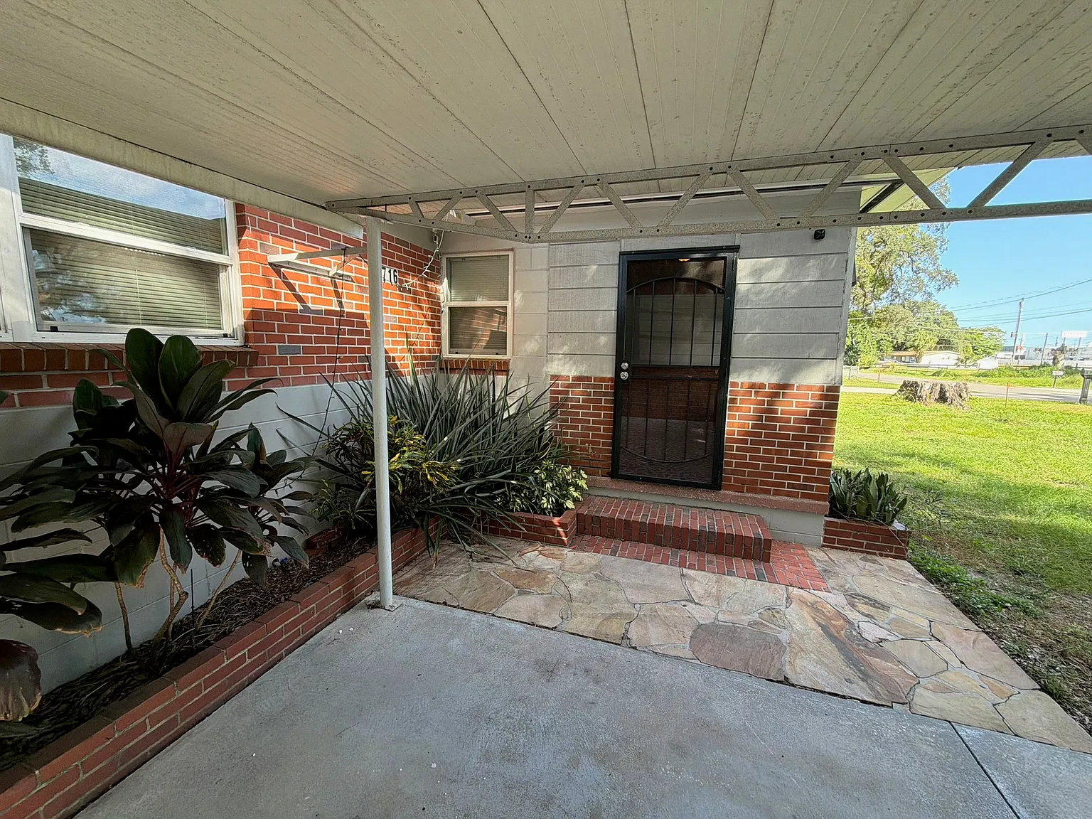 3 bed, 1324 sqft, $2,150 — Photo 2