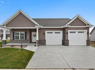 5 Forest Ct, Monticello, IL 61856