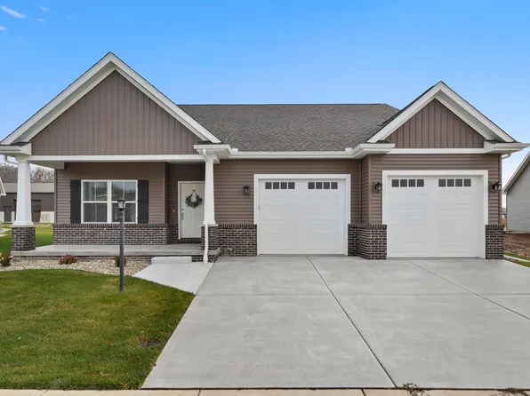 5 Forest Ct, Monticello, IL 61856