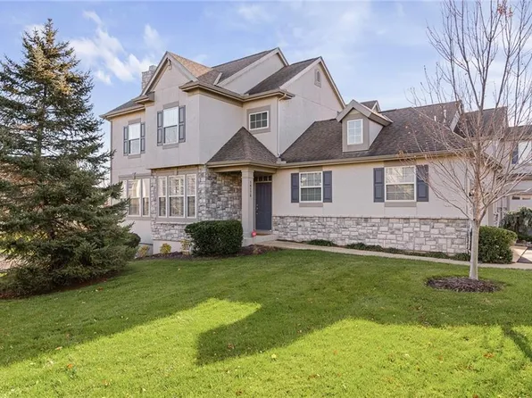 16176 Linden St, Overland Park, KS 66085