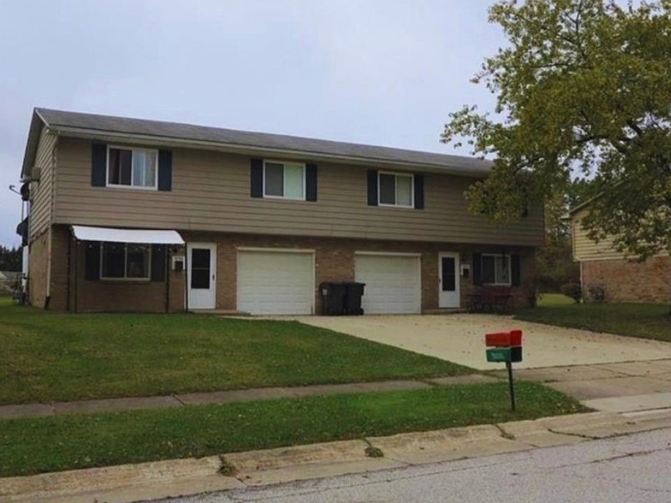 1st image of 4706-4710 Maple Spur Dr