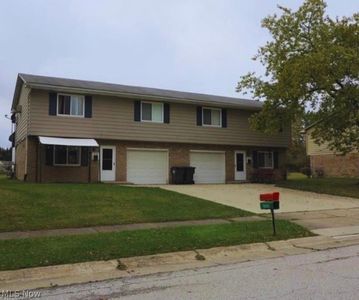 4706-4710 Maple Spur Dr, Stow, OH, 44224