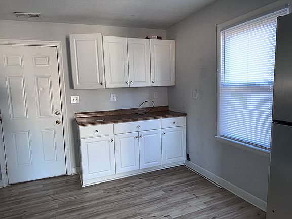 4th image of 33 Carver Cir #1