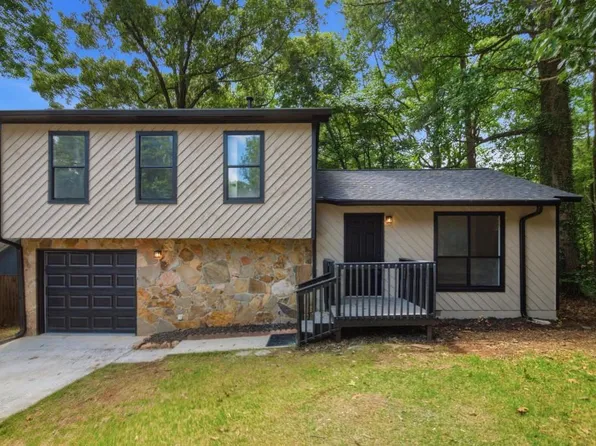 600 Maple Dr, Stone Mountain, GA 30083