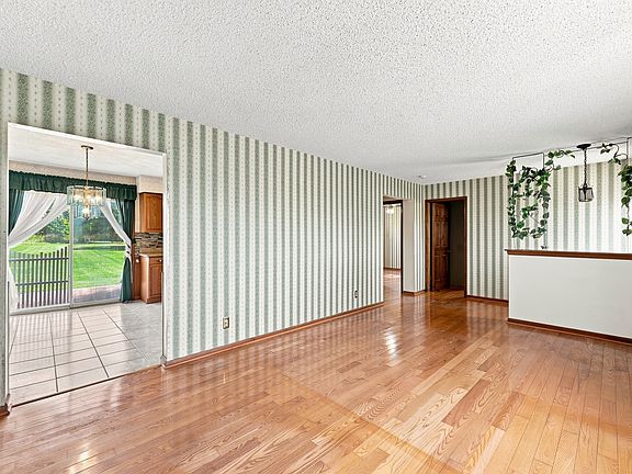 3rd image of 6730 N Michigan Rd