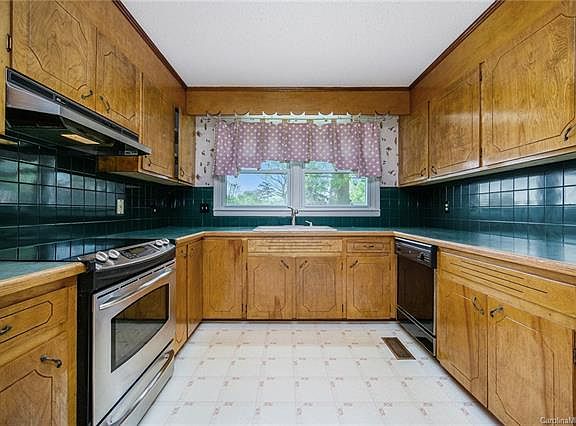 2nd image of 3244 Gardner Park Dr