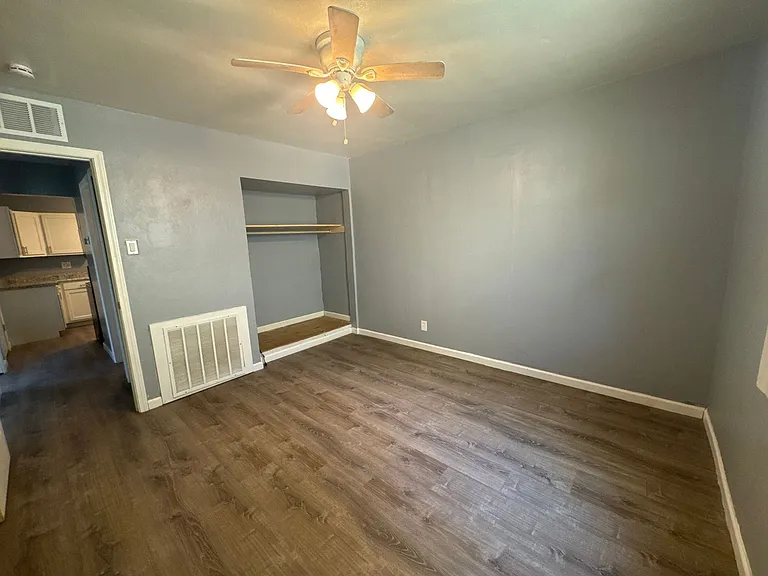 8600 Stella Ave — Photo 5
