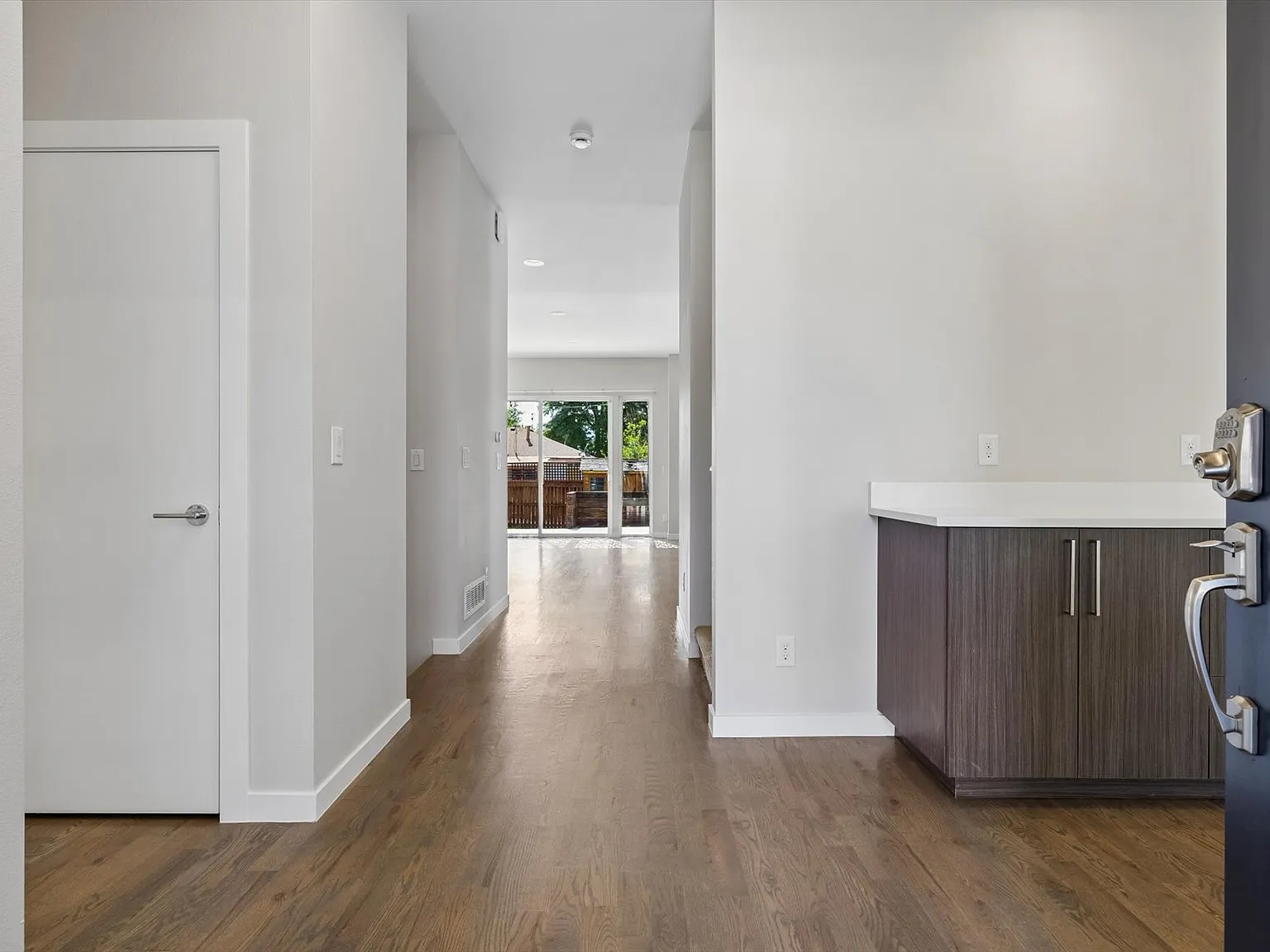 3215 S Dahlia St — Photo 3
