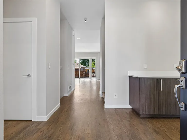 3215 S Dahlia St — Photo 4