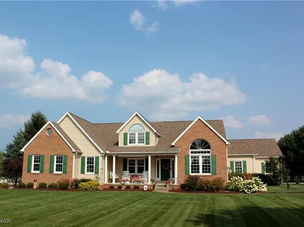 135 Longview Cir, North Lima, OH 44452