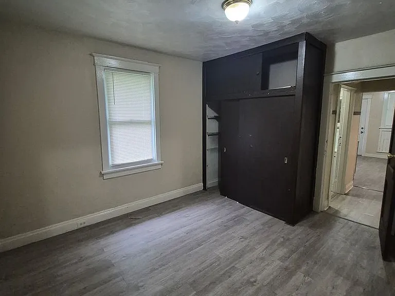 2140 Rose Bud Ave — Photo 5