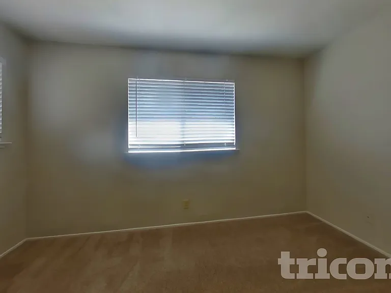 1630 E Lake Ct — Photo 8