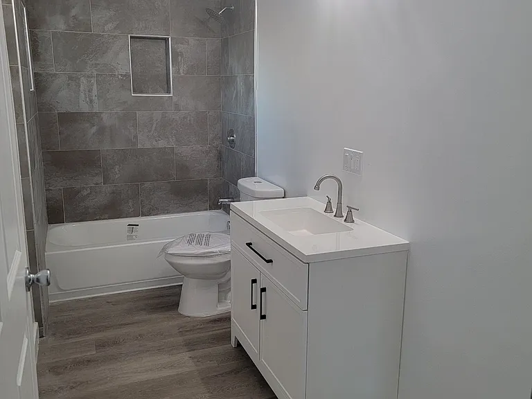 613 W 83rd St #615-1/2 — Photo 8