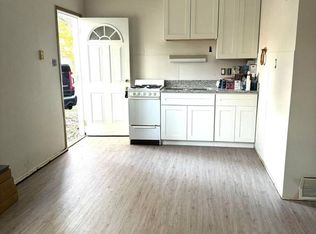 1 bedroom/1 bathroom downstairs apartment, Highland, IL 62249