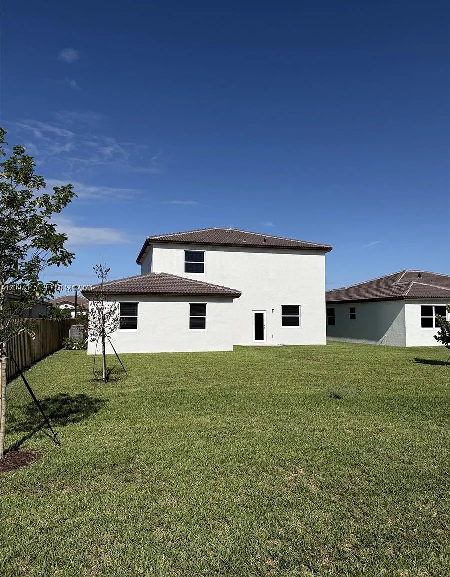 5 bed, 3.5 bath, 3105 sqft, $3,950 — Photo 3