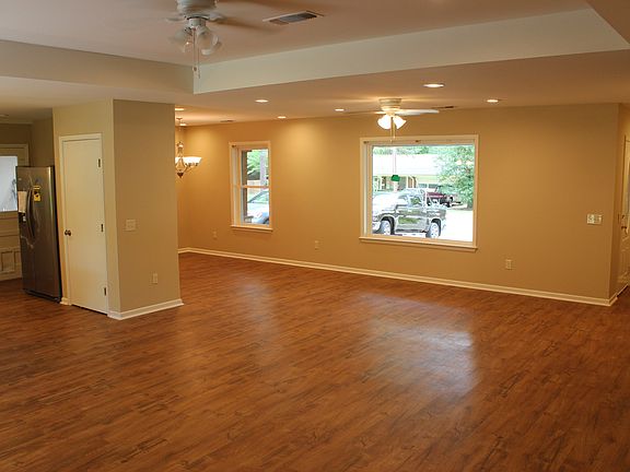 3rd image of 504 Rosewood Cir