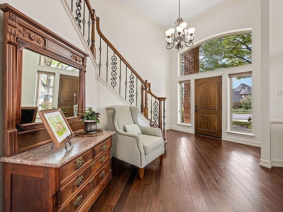 4th image of 2736 Woodbridge Dr