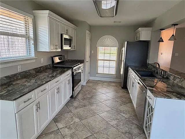 3 bed, 2.0 bath, 1137 sqft, $2,000 — Photo 4