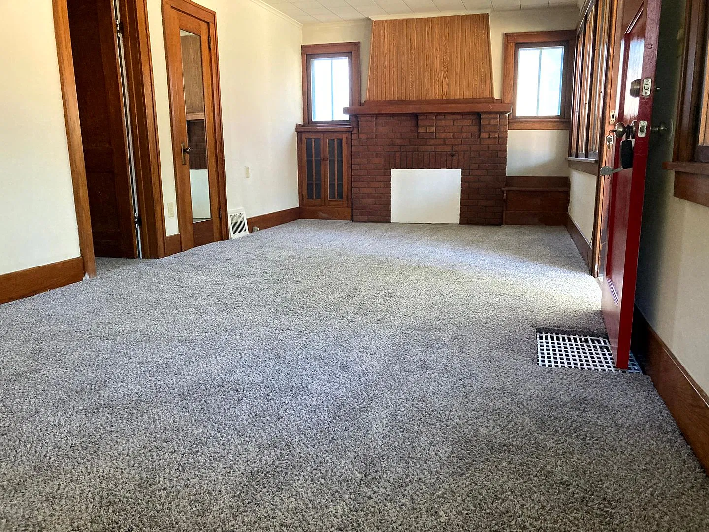 Beautiful updated 3 Bedroom -1 Bath home - located on the East Side of Des Moines — Photo 4