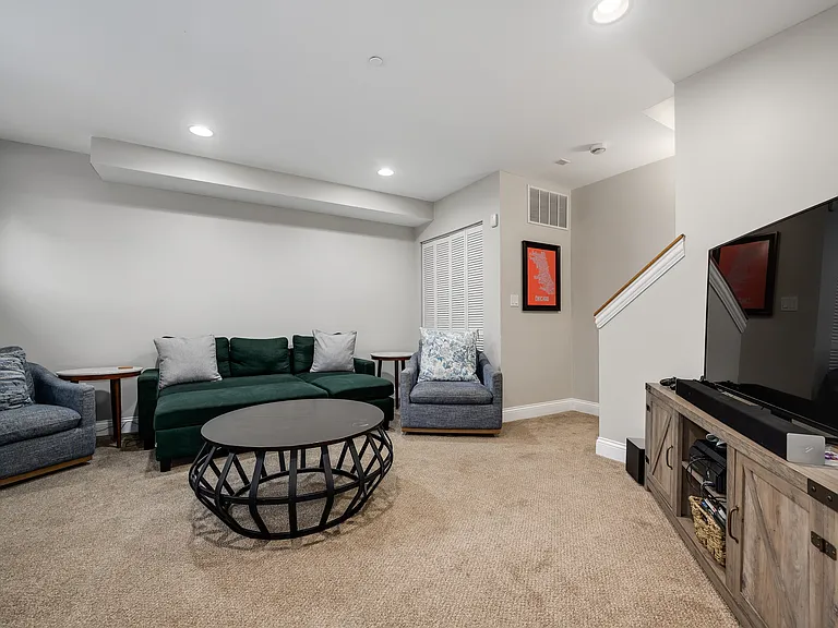 1742 N Bissell St — Photo 28