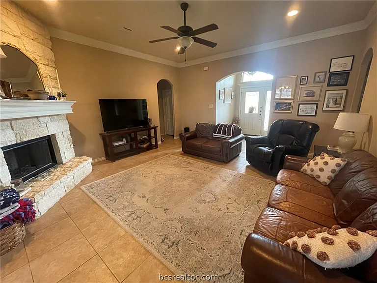 3907 Incourt Ln — Photo 3