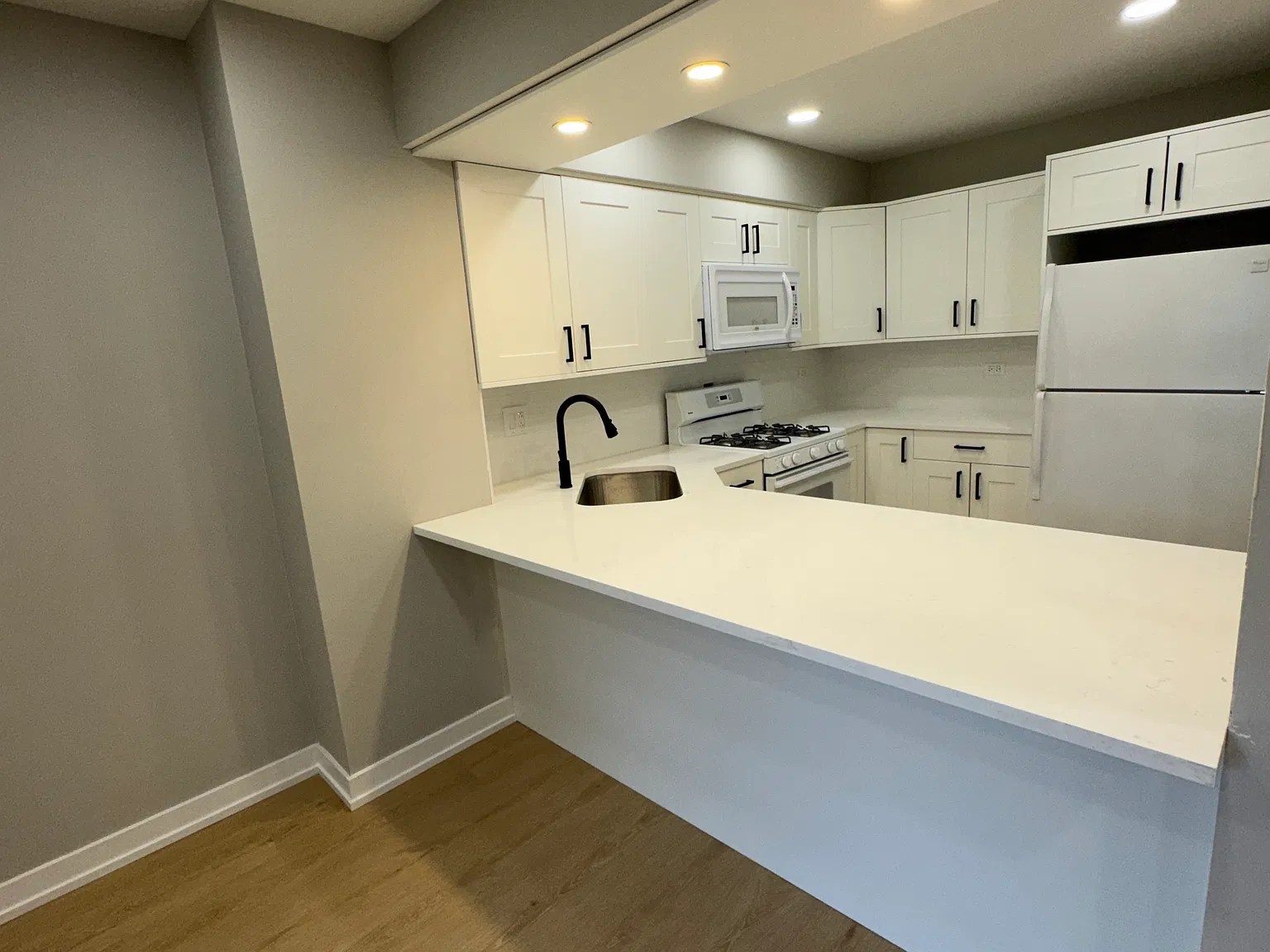 2 bed, 1.5 bath, 1160 sqft, $2,900 — Photo 2