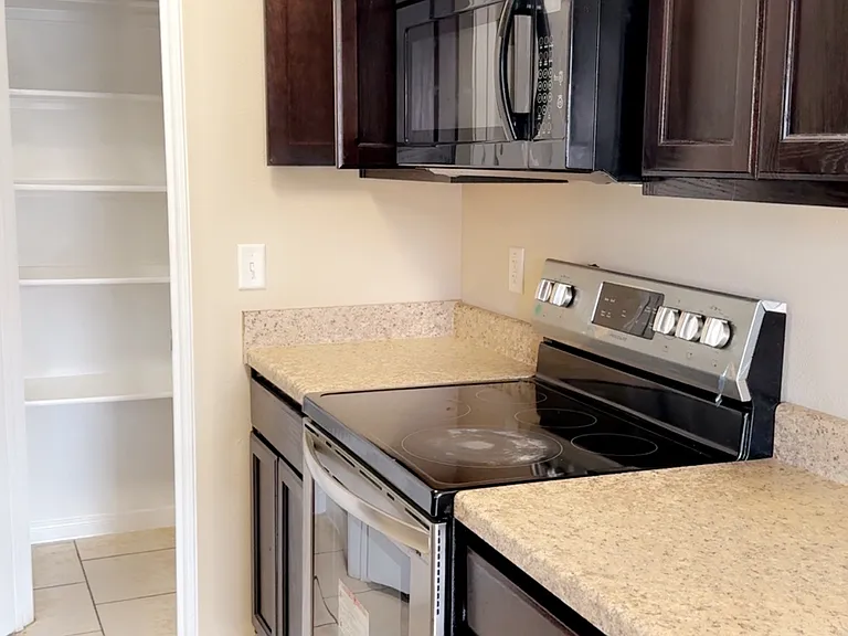 1209 Vanguard Ln #B — Photo 5