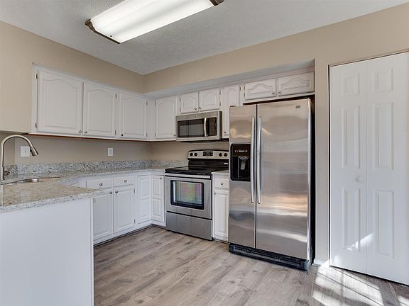 New Granite & Flooring!