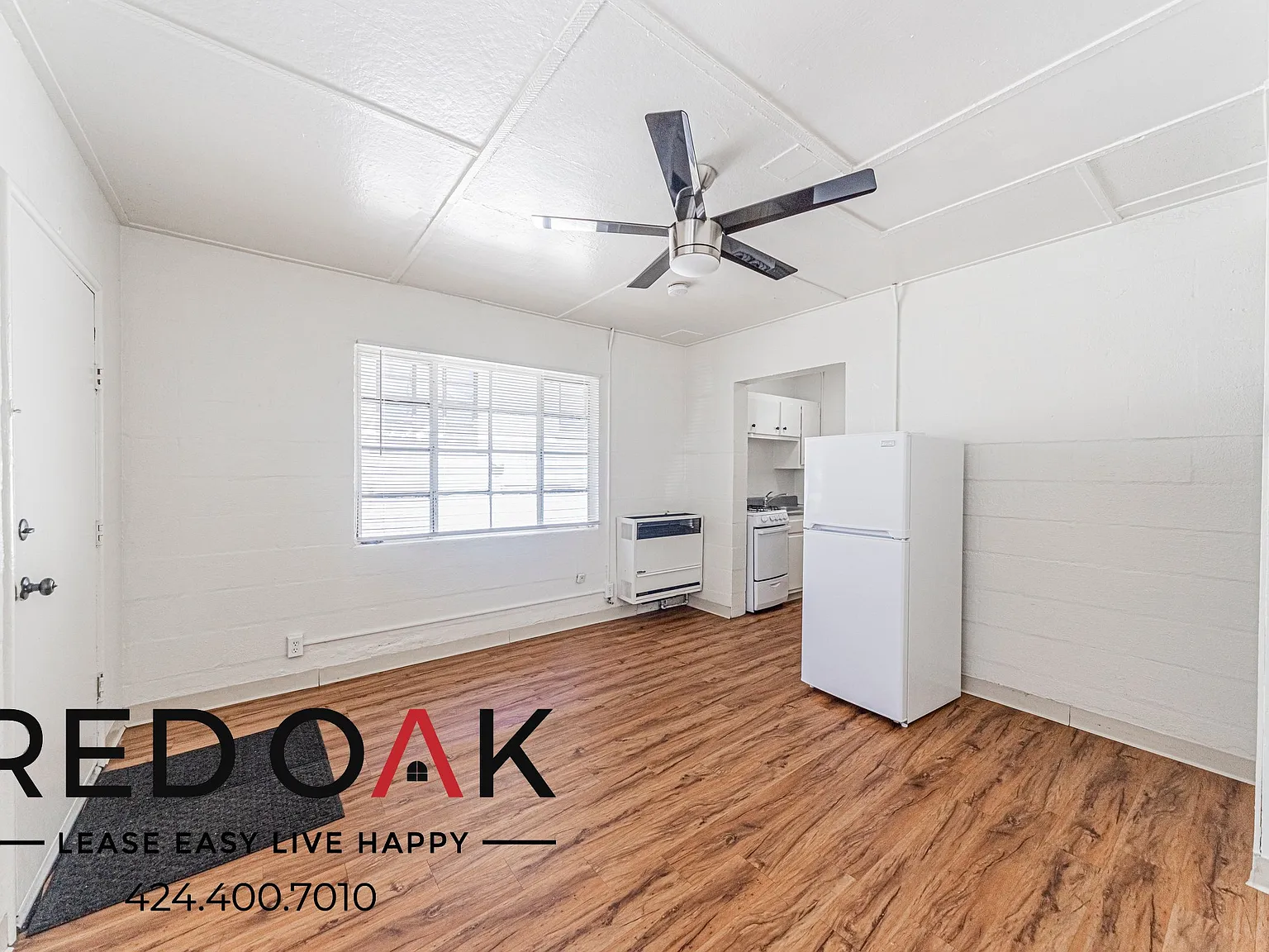 Cozy Studio with Parking Included and Hardwood Style Floors in the Heart of Fillmore! — Photo 3