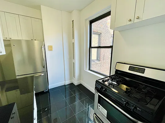 Rented by Mann Maurice A | media 7