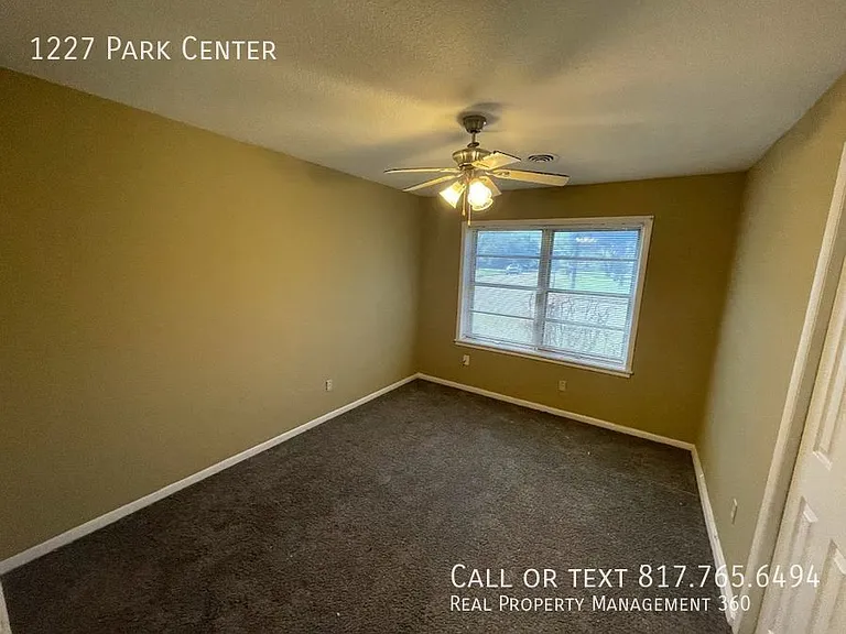 1227 Park Ctr — Photo 8