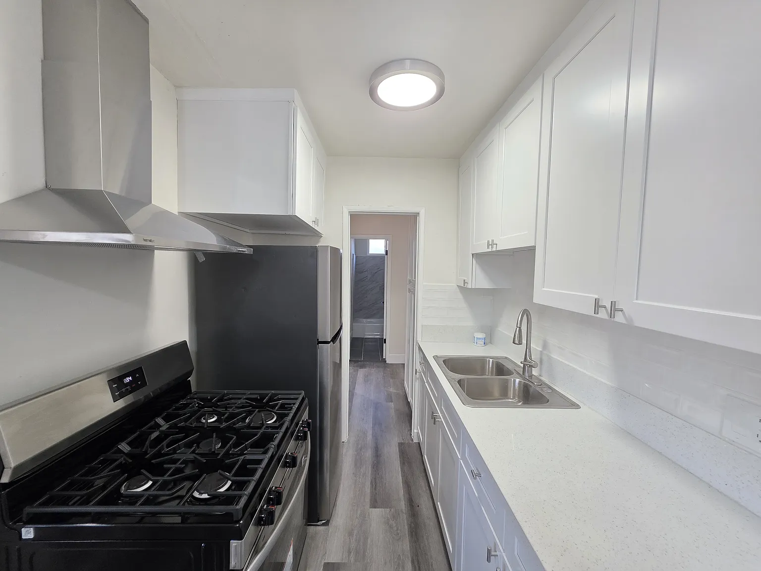 2 bed, 900 sqft, $2,395 — Photo 2