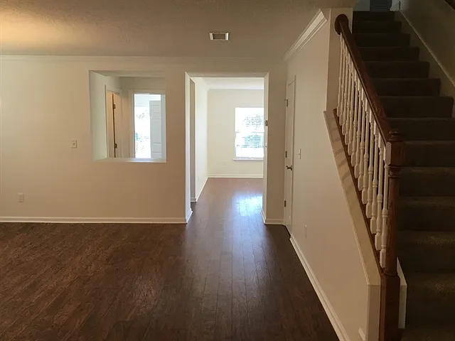 385 Bostwick Cir — Photo 22