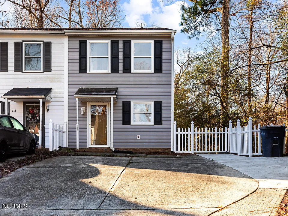 135 Greenford Pl