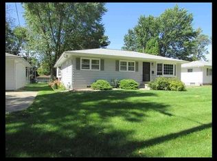 2317 Royal Dr, Cedar Falls, IA 50613