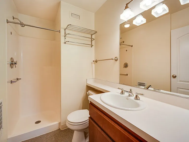 Washington Plaza Apartments — Photo 29