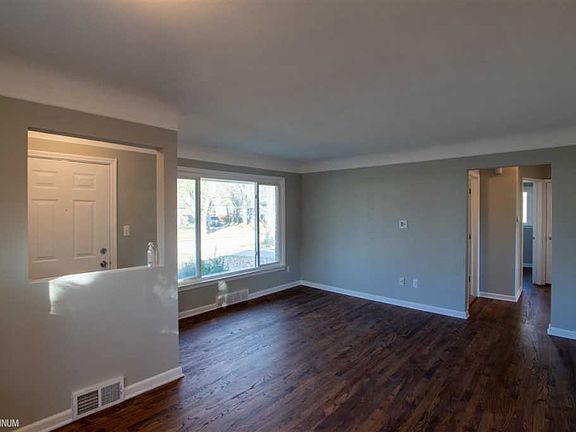 4th image of 26536 Grant St
