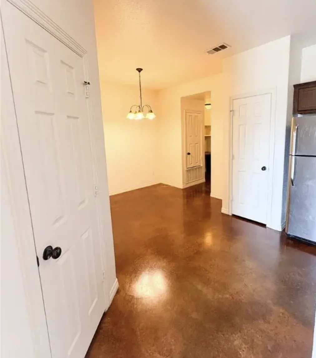 3 bed, 2.0 bath, 1315 sqft, $1,400 — Photo 3