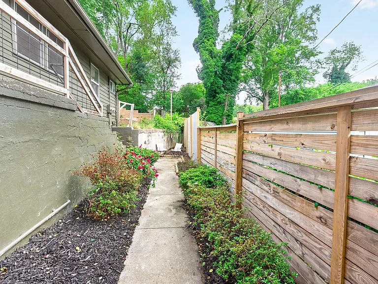 1408 Baker St #B — Photo 3