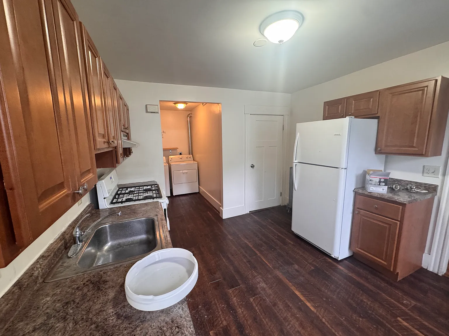 3 bed, $3,000 — Photo 2