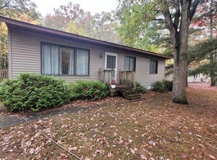9561 Innwood W, Interlochen, MI 49643