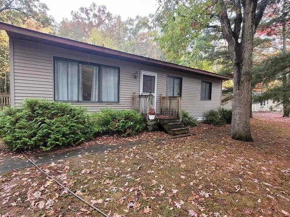 9561 Innwood W, Interlochen, MI 49643