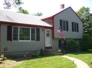 27 Bonney Briar Dr, Plymouth, MA 02360