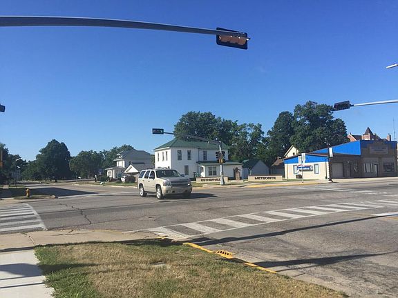 4th image of 813 Central Ave